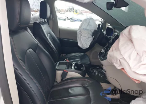 2018 Chrysler Pacifica Touring L z USA, uszkodzony, nr VIN 2C4RC1BG2JR233657